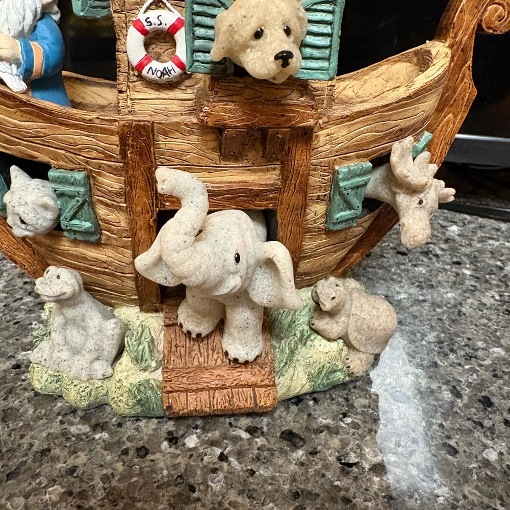 Second Nature Quarry Critters Charming Animal Ark Sculpture - Picture 7 of 7
